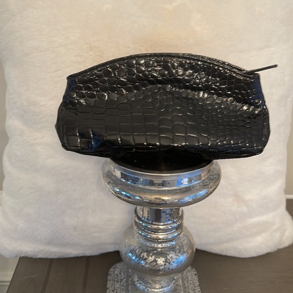 Giorgio Armani Cosmetic Catch All Case Black - Picture 4 of 9